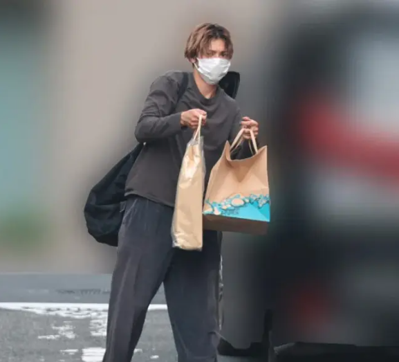 山田裕貴 西野七瀬 熱愛 紙袋